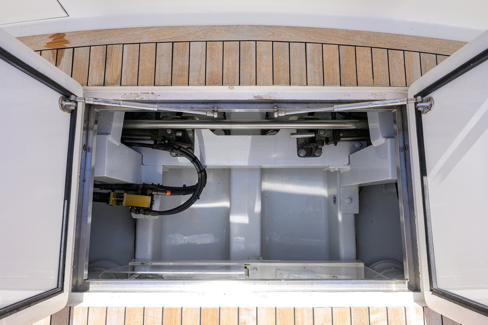 2003 American Custom Yachts 