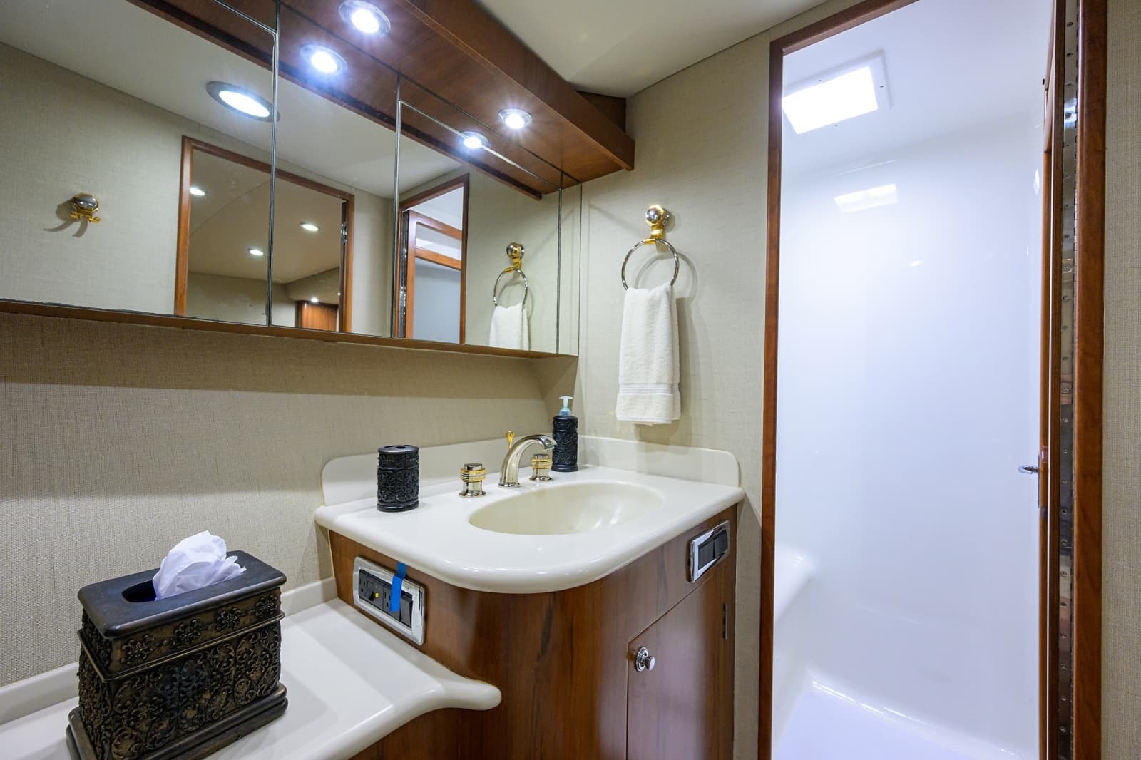 2003 American Custom Yachts 