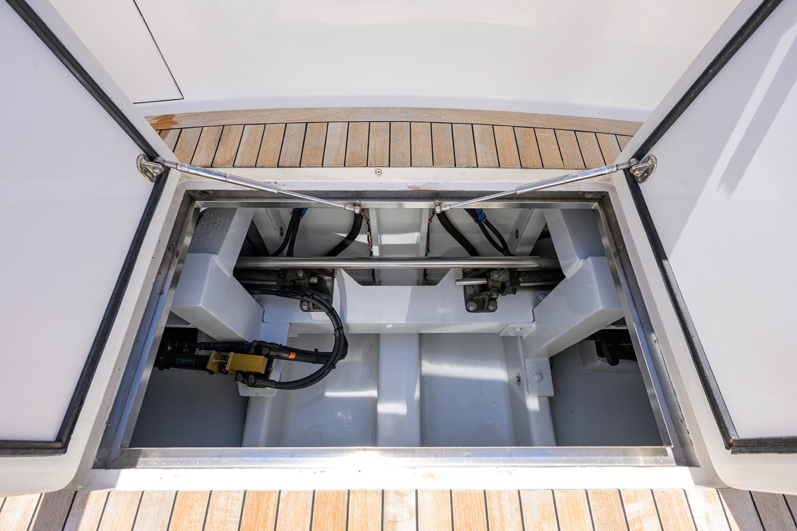 2003 American Custom Yachts 