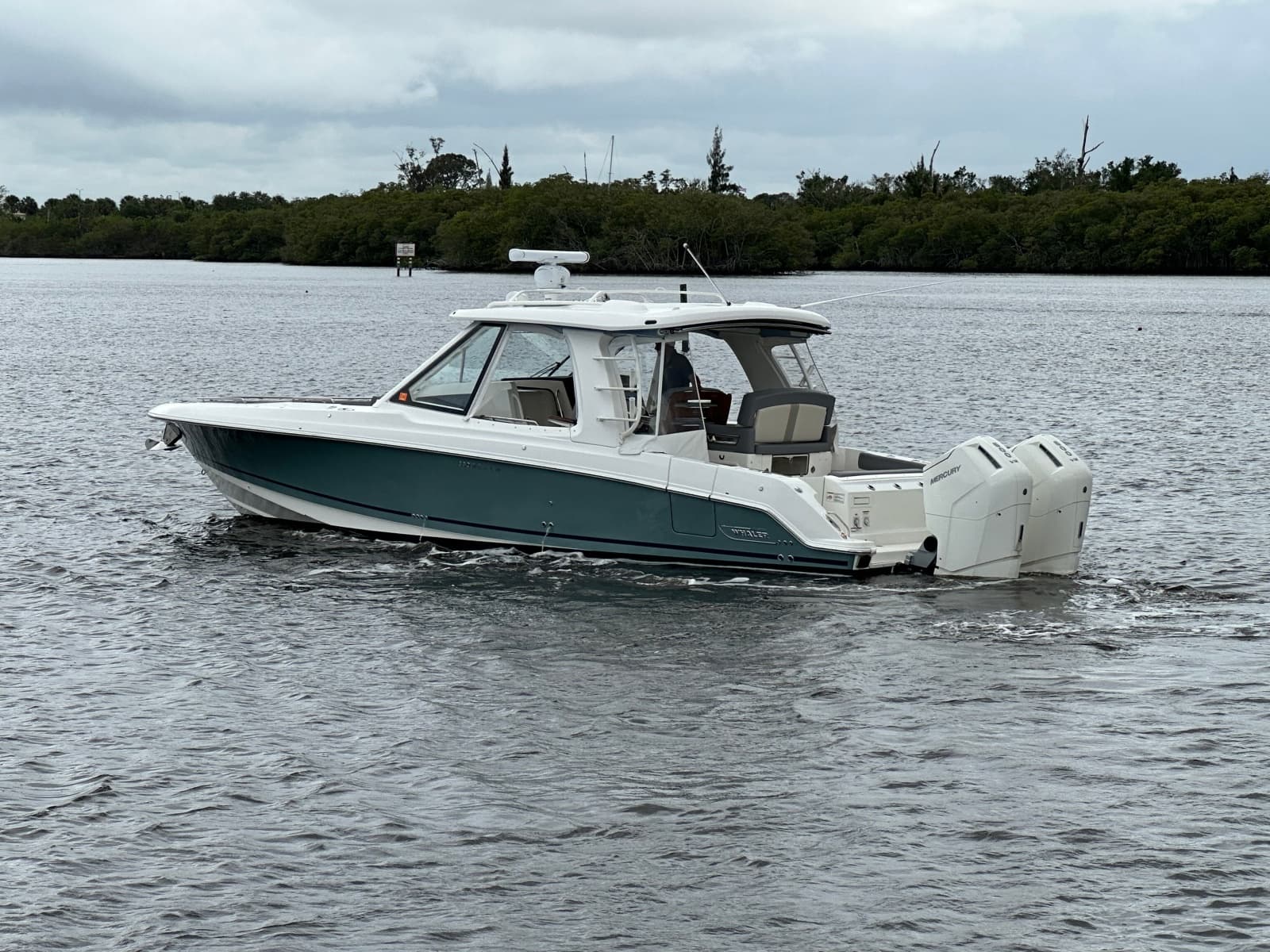 2024 Boston Whaler 380 Realm
