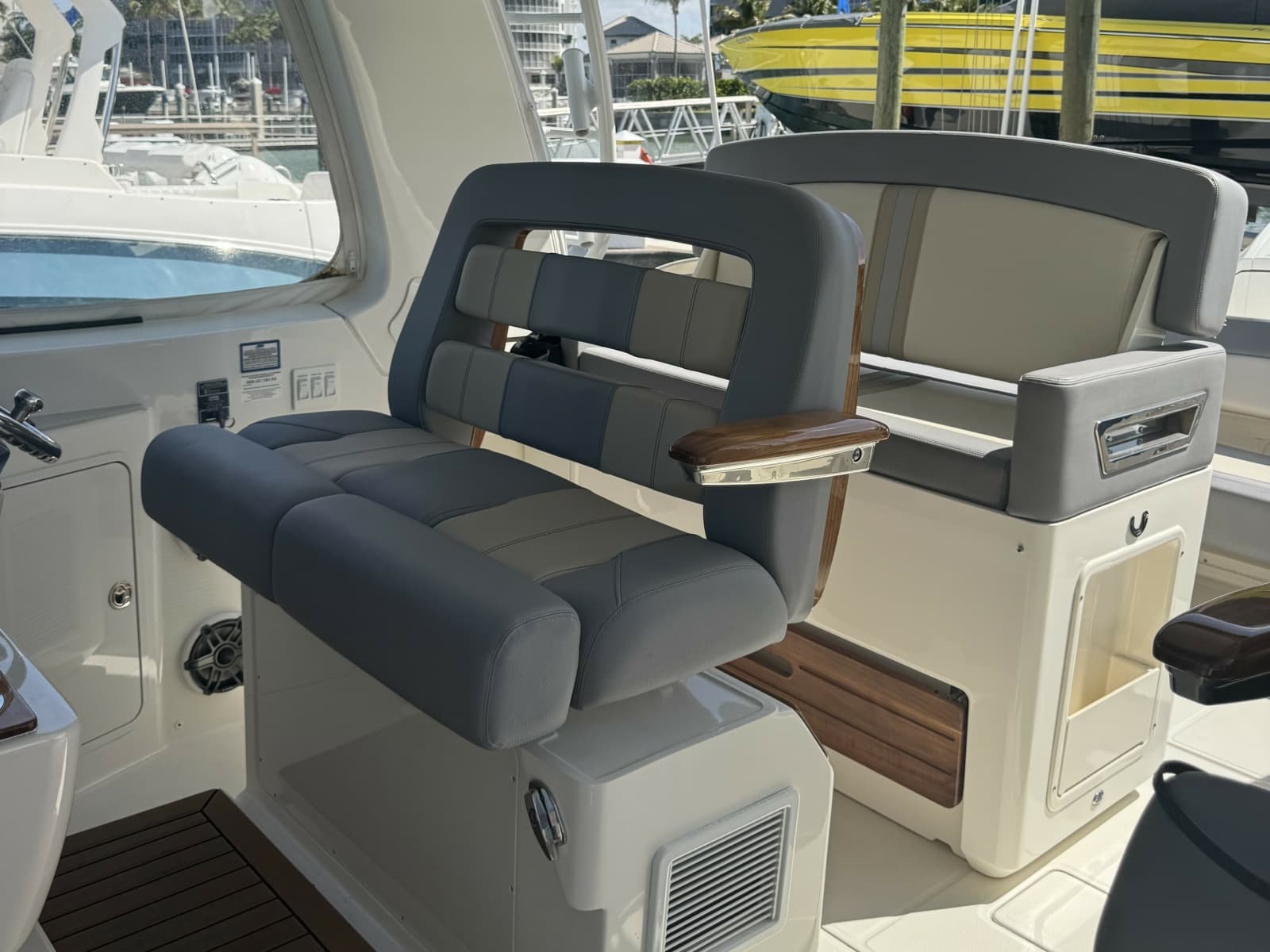 2024 Boston Whaler 380 Realm