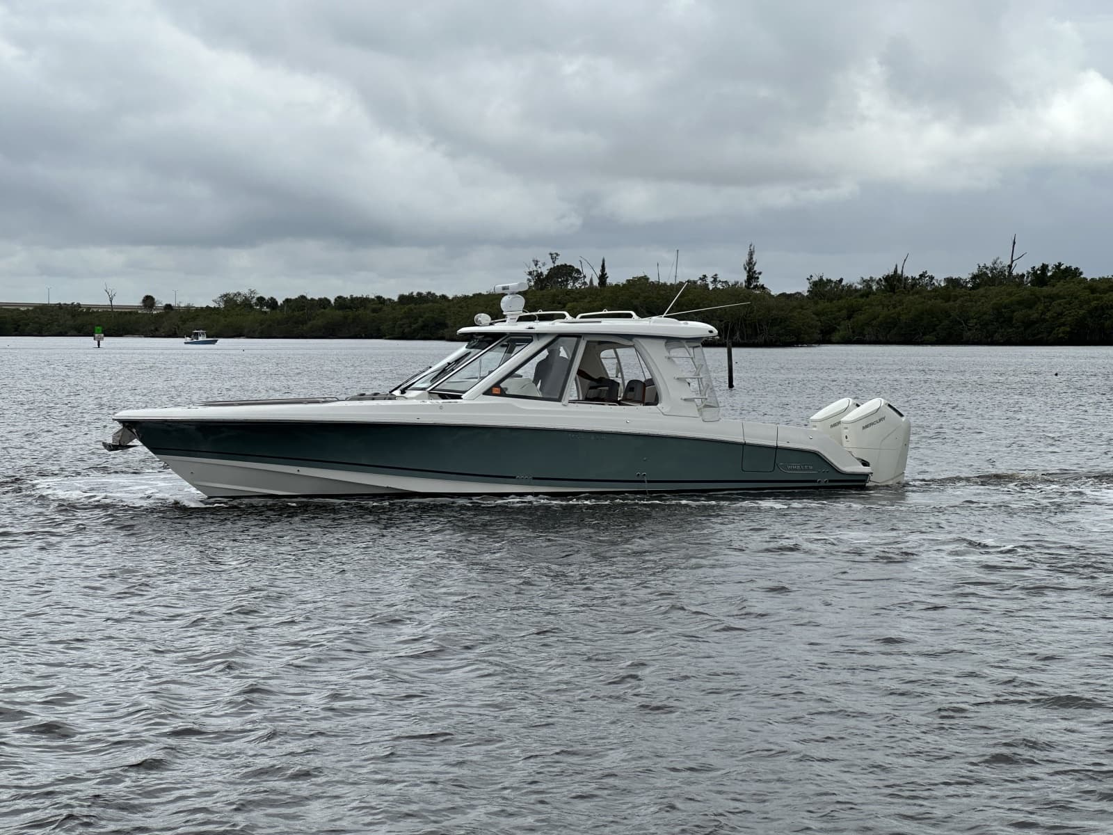2024 Boston Whaler 380 Realm