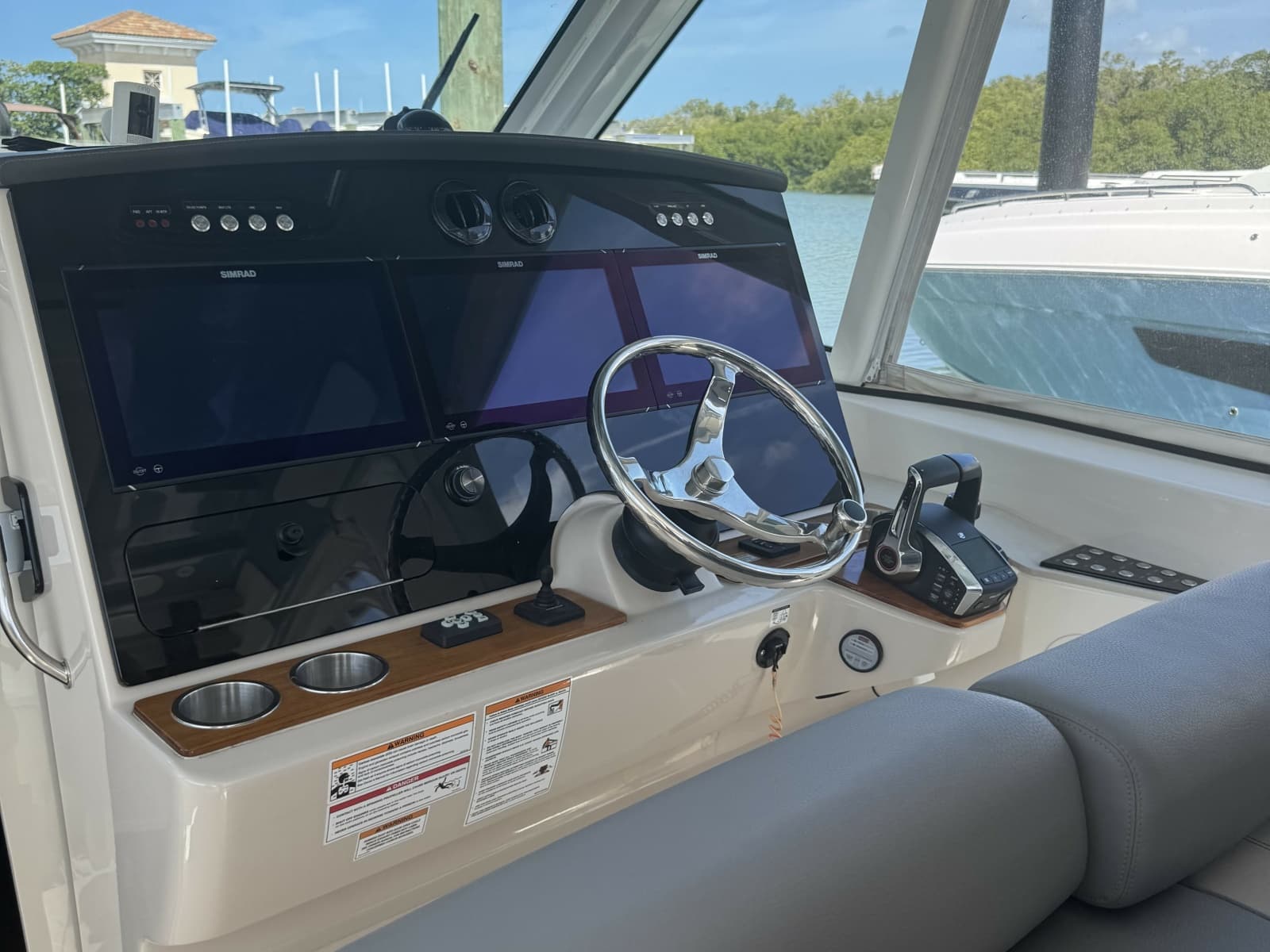 2024 Boston Whaler 380 Realm
