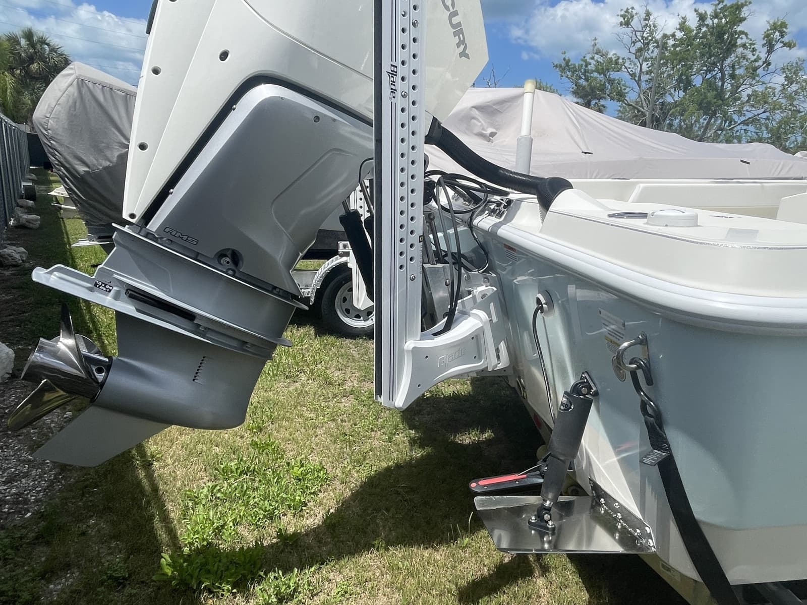 2022 Ranger 2510 Bay