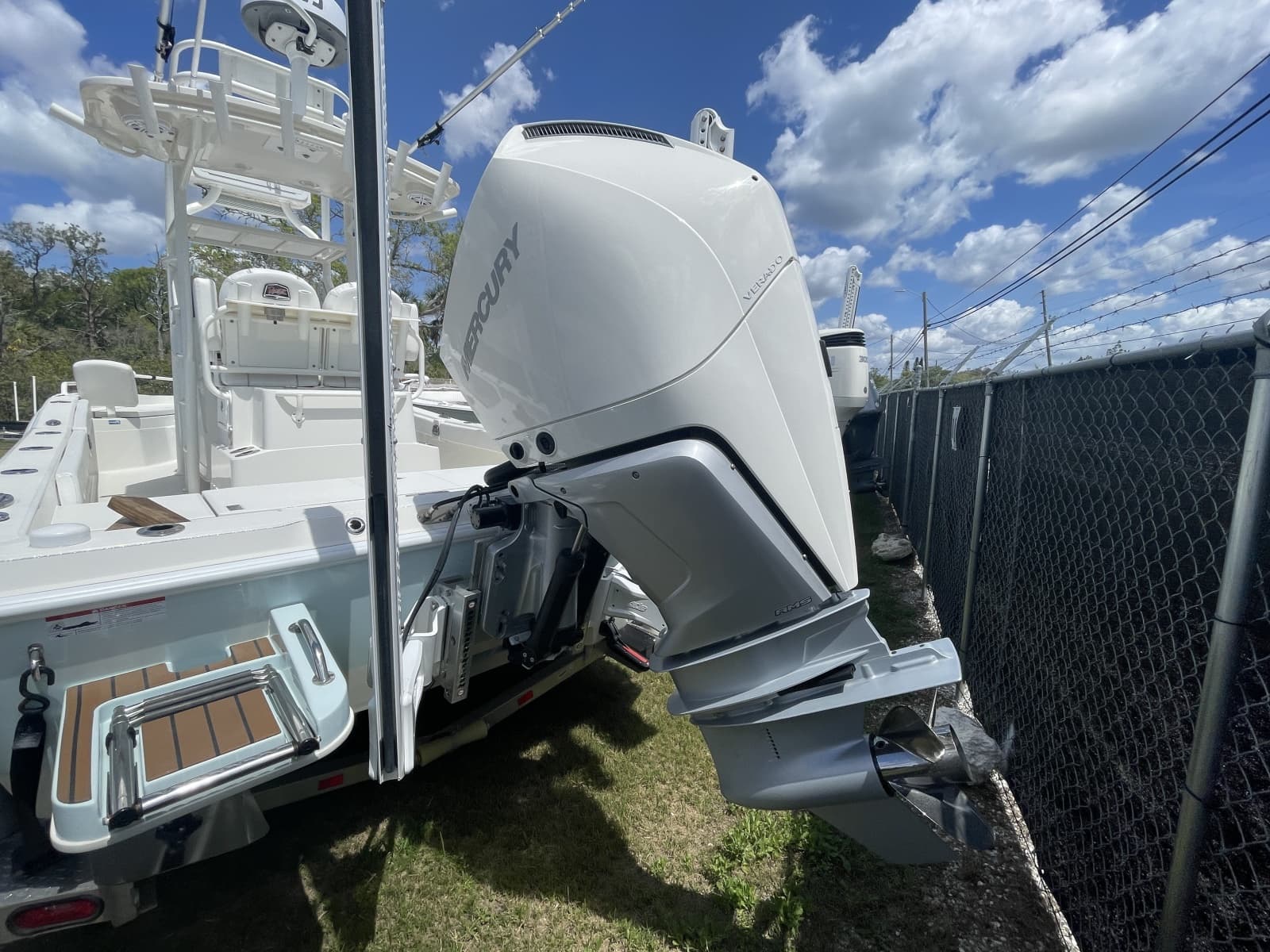 2022 Ranger 2510 Bay