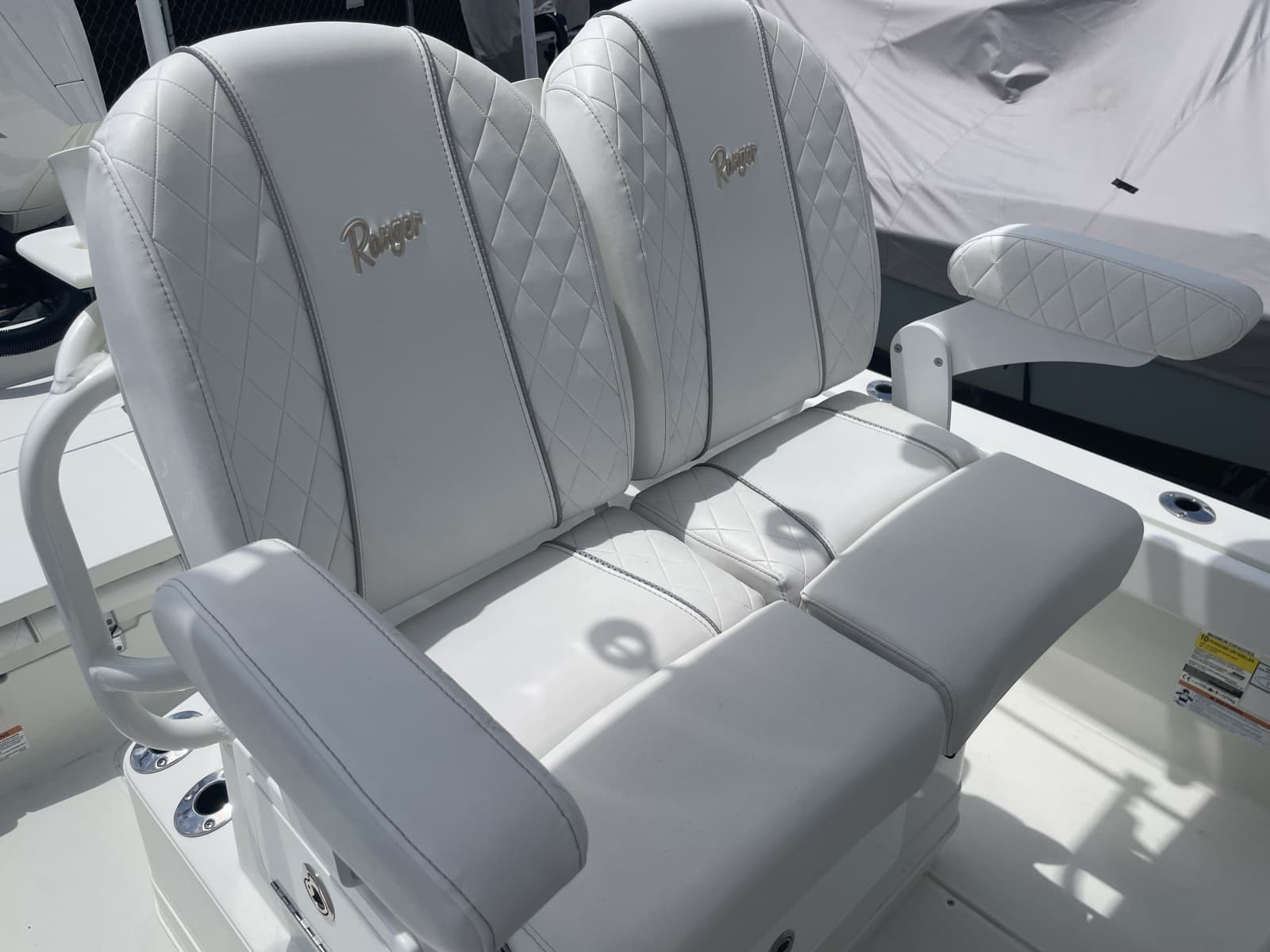 2022 Ranger 2510 Bay