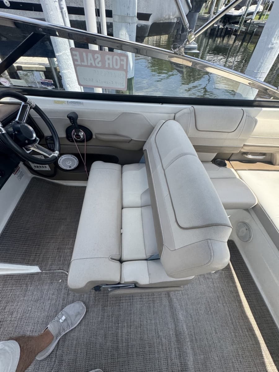 19 Helm Seat