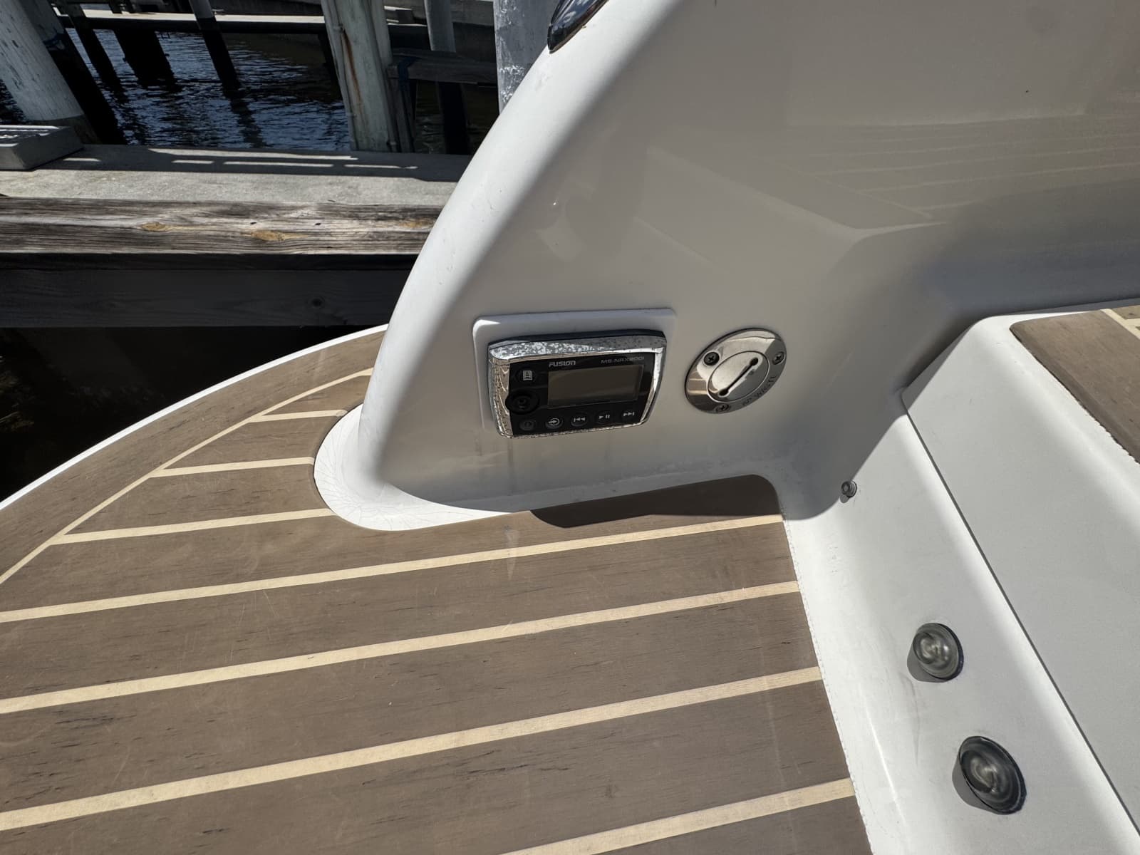 27 Fusion Remote Stern