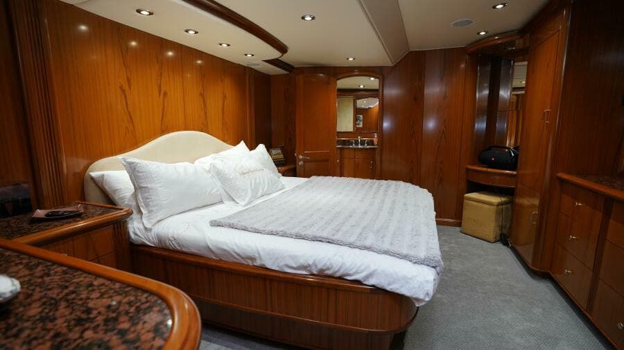 2005 Sea Force IX Enclosed Flybridge