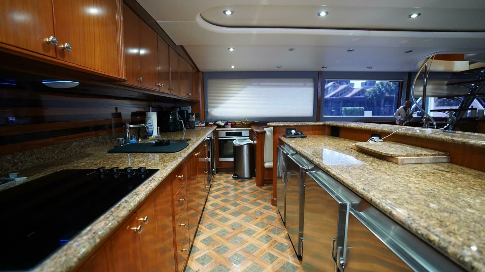 2005 Sea Force IX Enclosed Flybridge