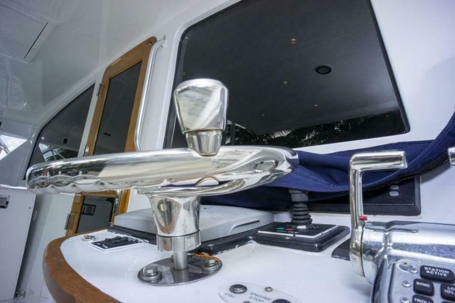 2005 Sea Force IX Enclosed Flybridge