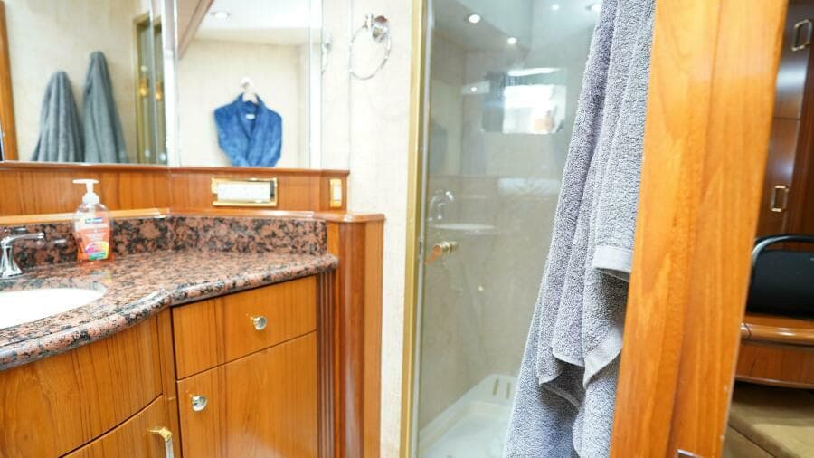 2005 Sea Force IX Enclosed Flybridge