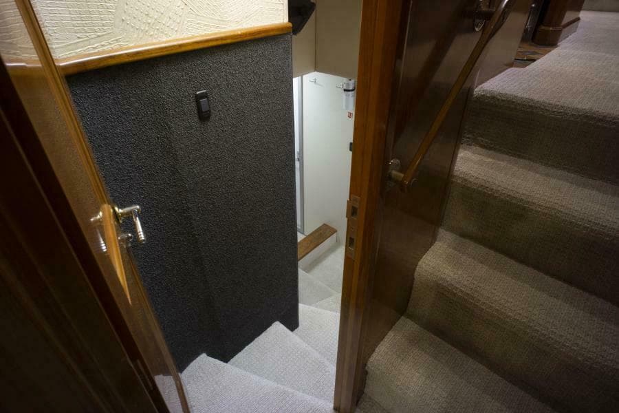 2005 Sea Force IX Enclosed Flybridge