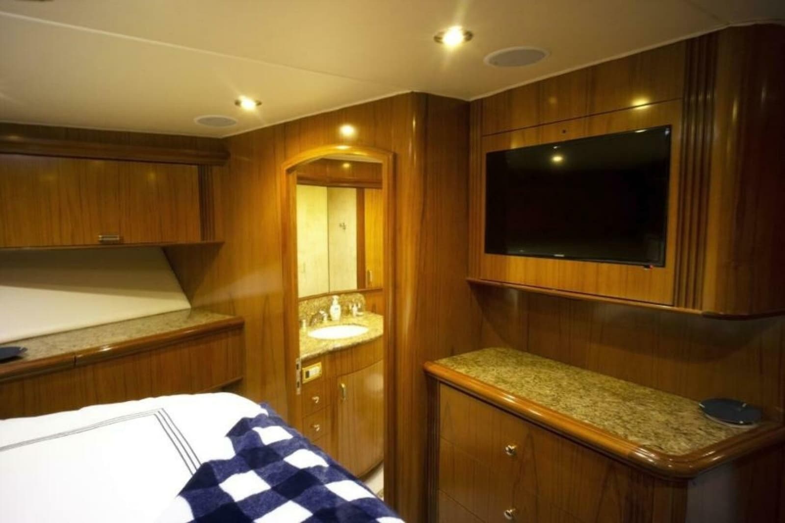 2005 Sea Force IX Enclosed Flybridge
