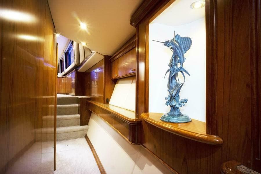 2005 Sea Force IX Enclosed Flybridge