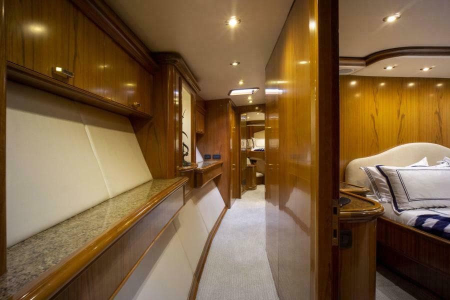 2005 Sea Force IX Enclosed Flybridge