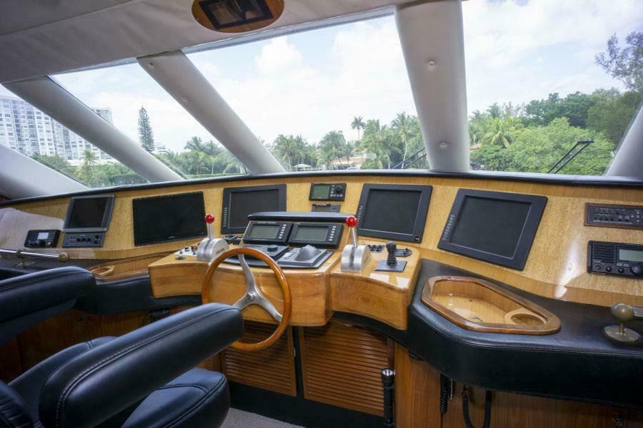 2005 Sea Force IX Enclosed Flybridge