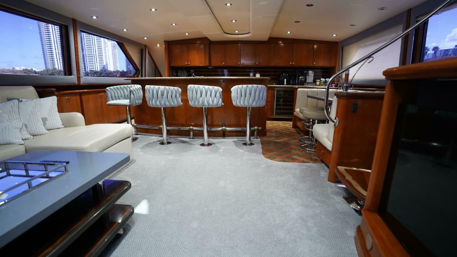 2005 Sea Force IX Enclosed Flybridge