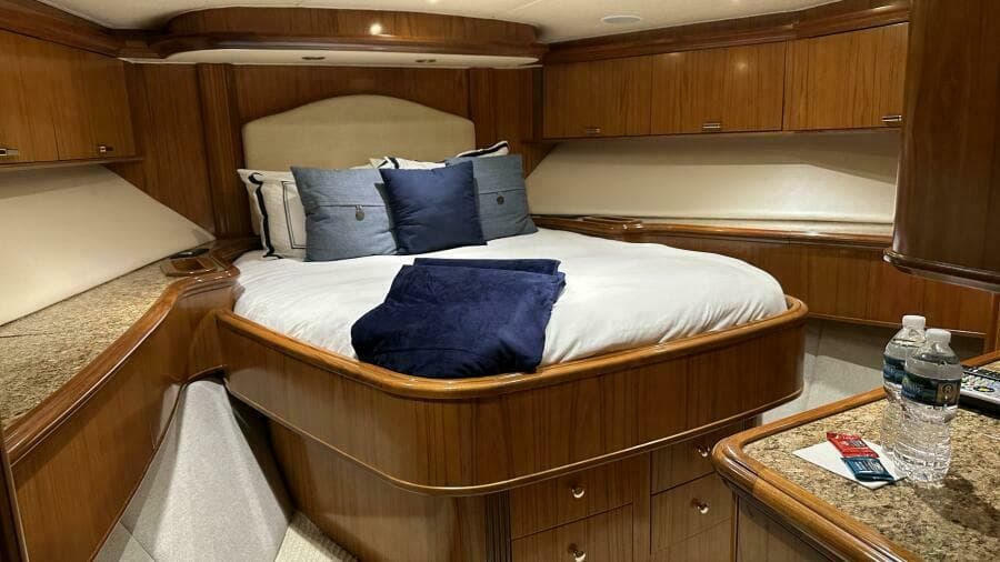 2005 Sea Force IX Enclosed Flybridge
