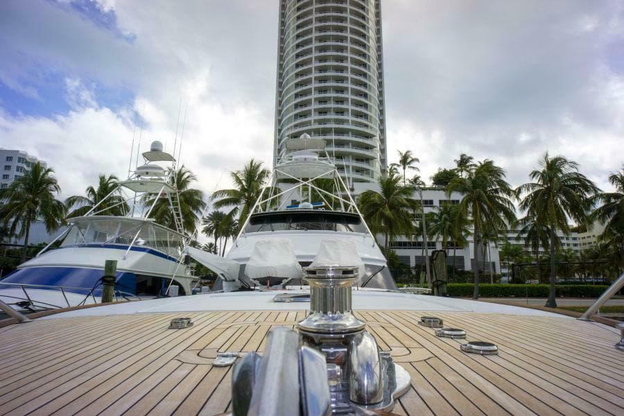 2005 Sea Force IX Enclosed Flybridge