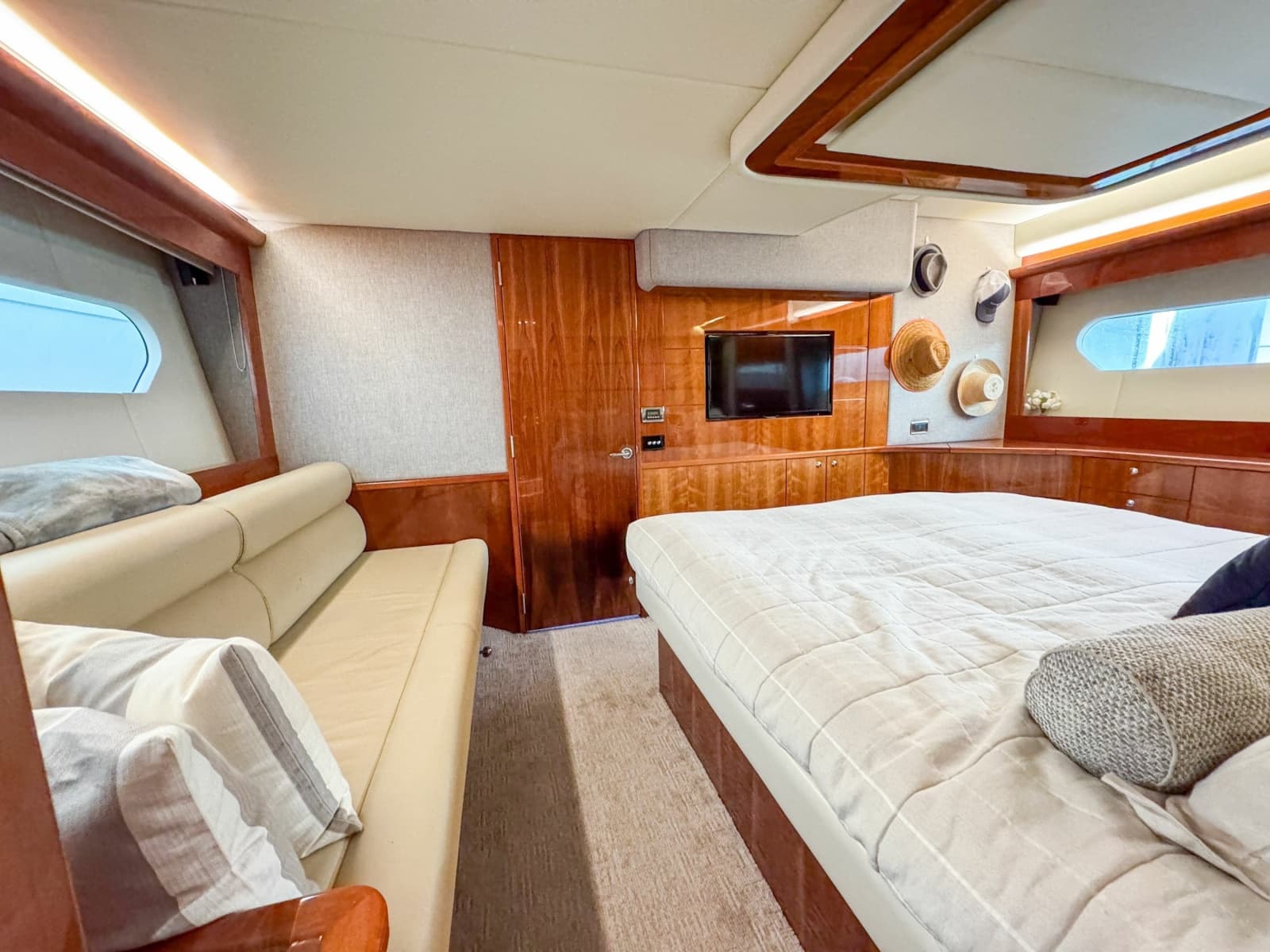 2015 Riviera 53 Enclosed Bridge