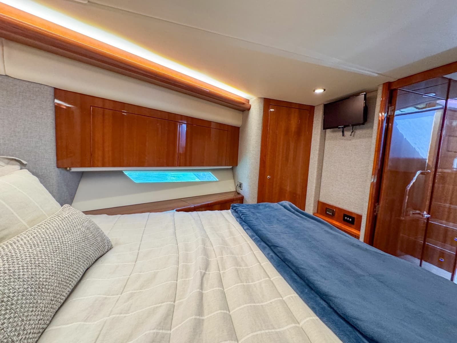 2015 Riviera 53 Enclosed Bridge
