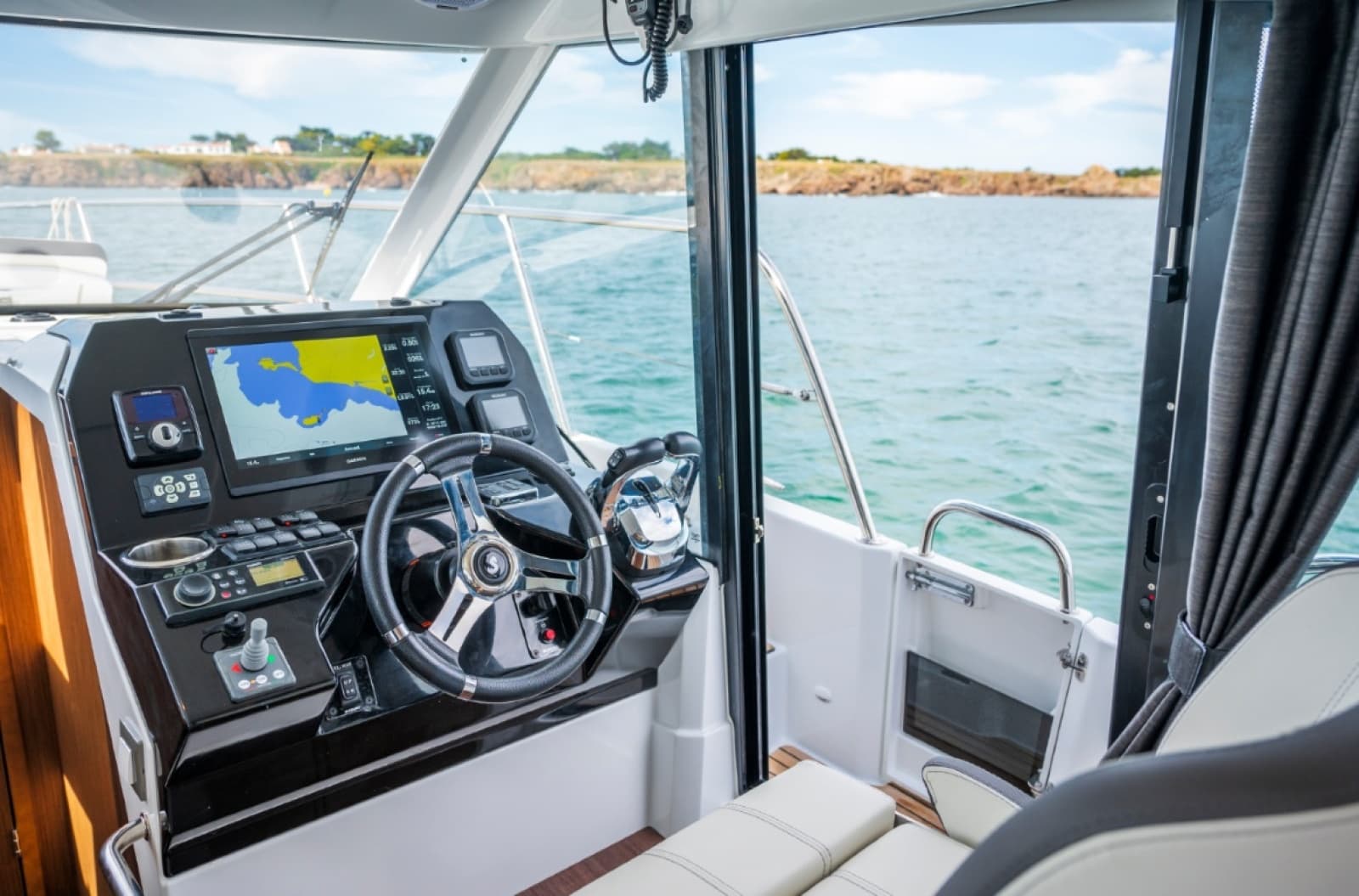 2023 Beneteau Antares 11