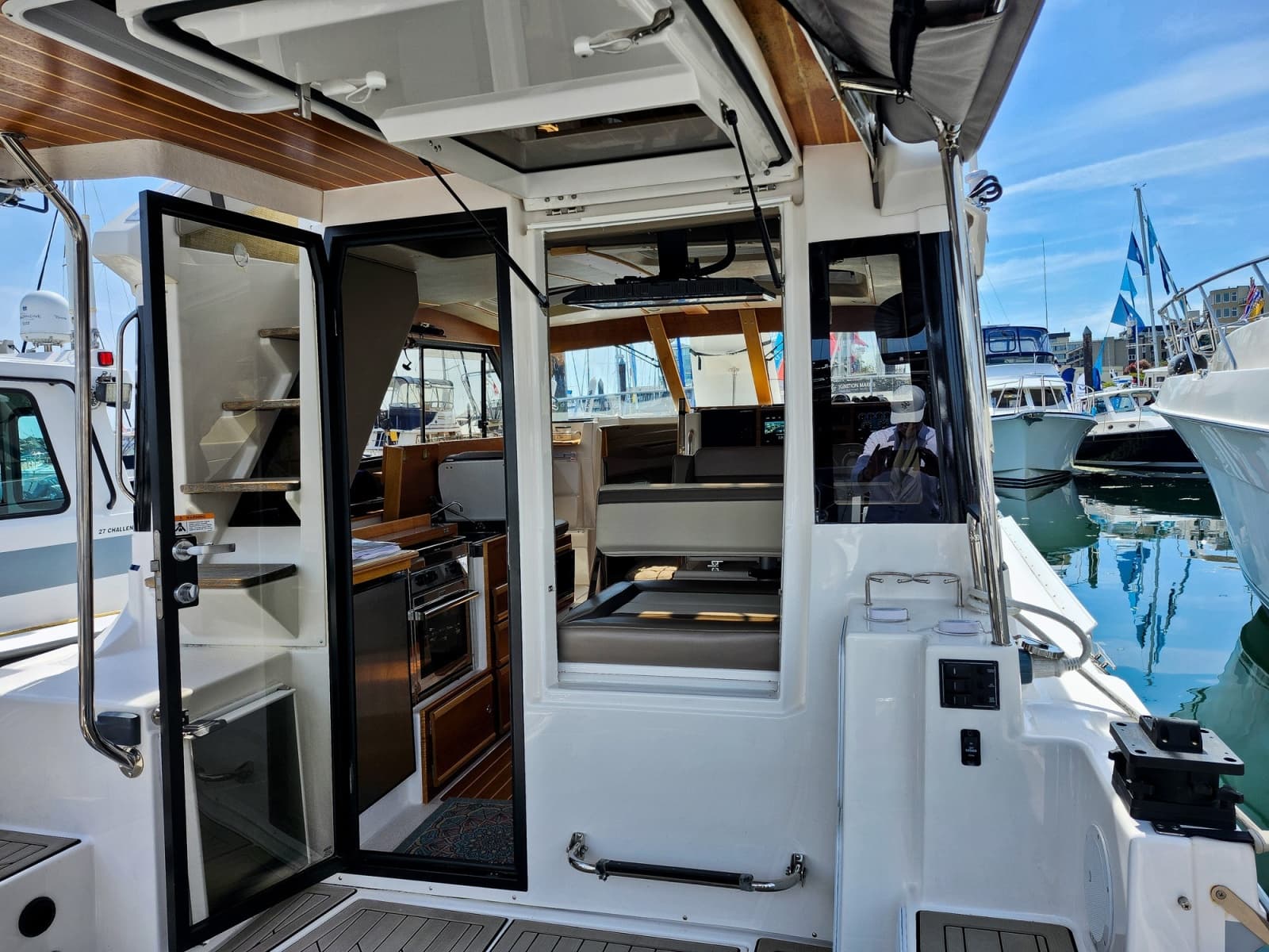 2022 Cutwater C-32 CB