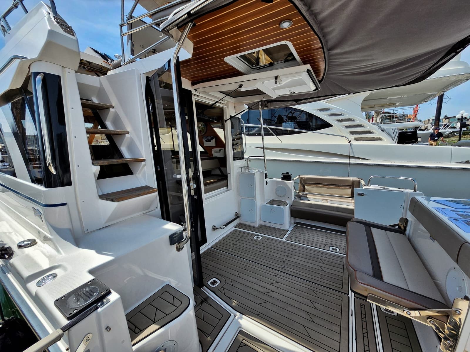 2022 Cutwater C-32 CB