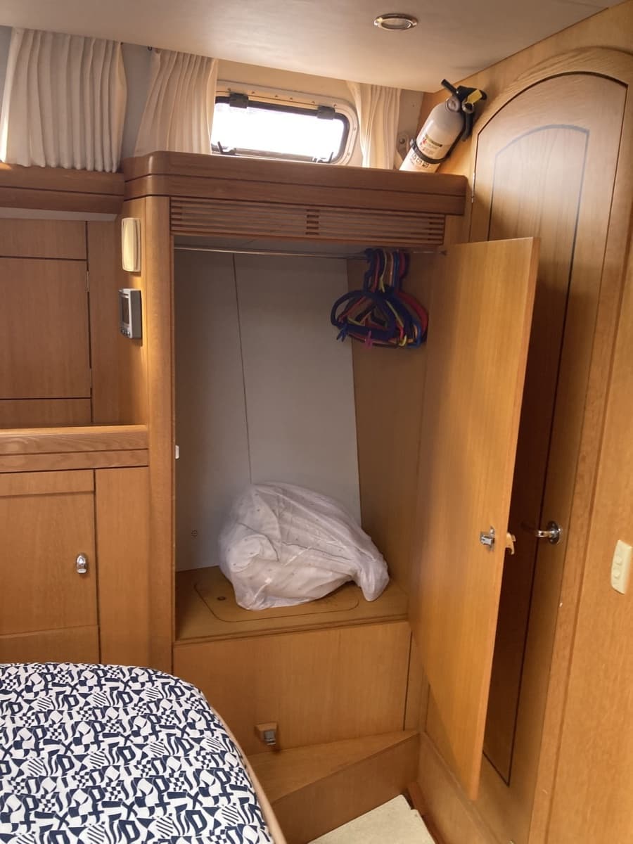 2008 Oyster 56 Deck Saloon