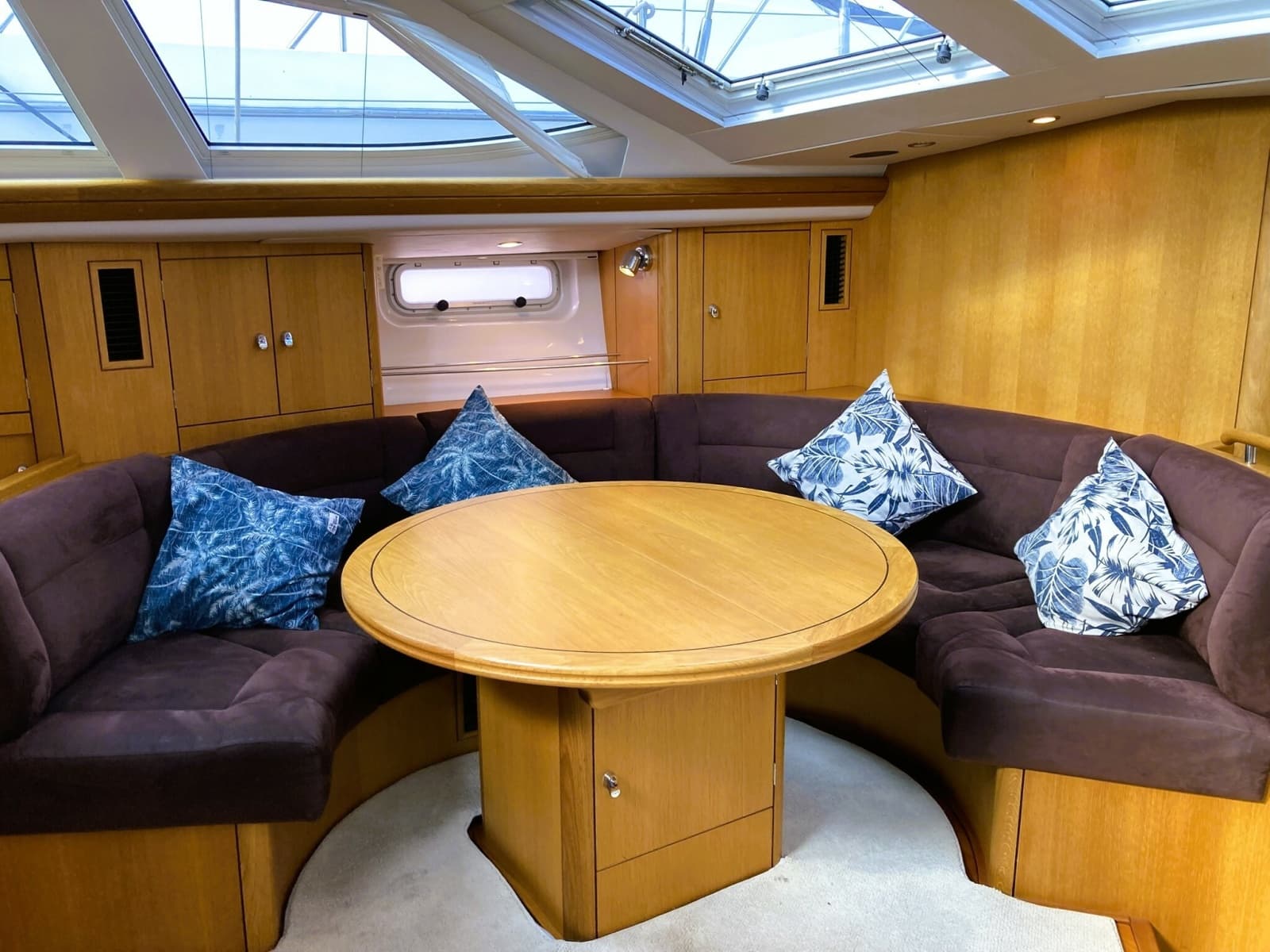 2008 Oyster 56 Deck Saloon