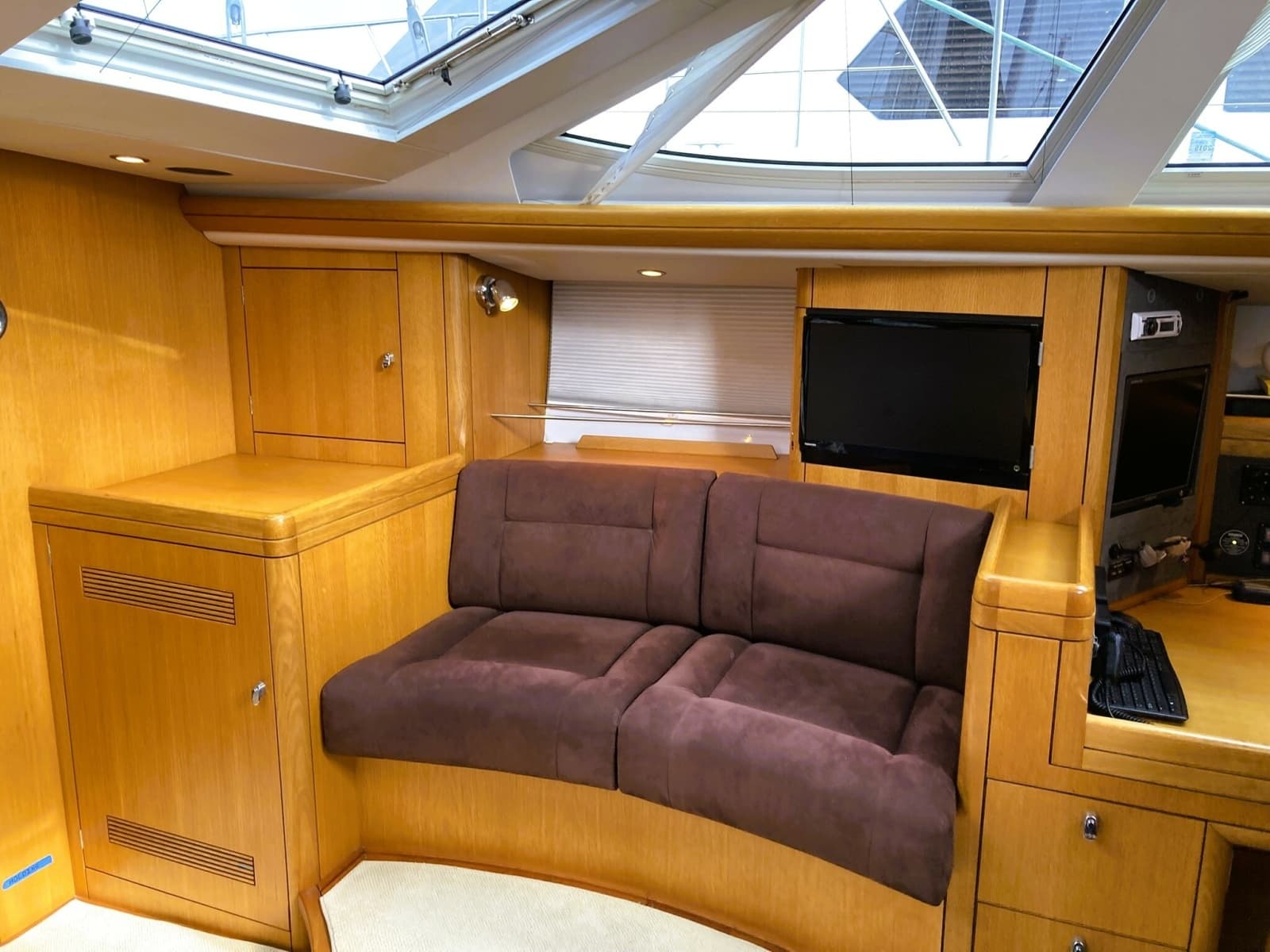 2008 Oyster 56 Deck Saloon