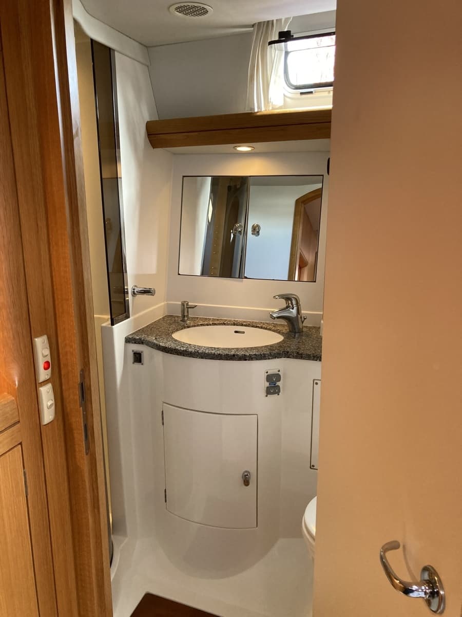 2008 Oyster 56 Deck Saloon