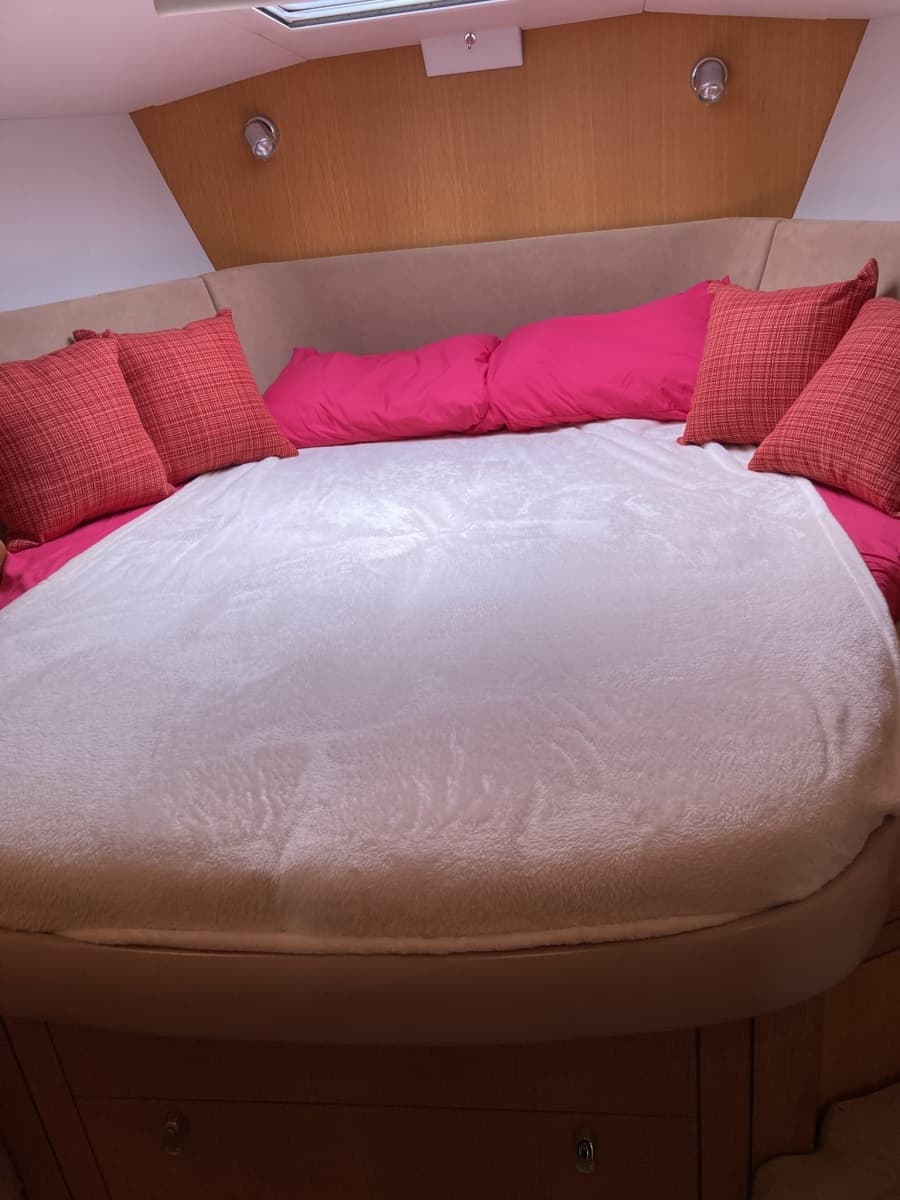 2008 Oyster 56 Deck Saloon
