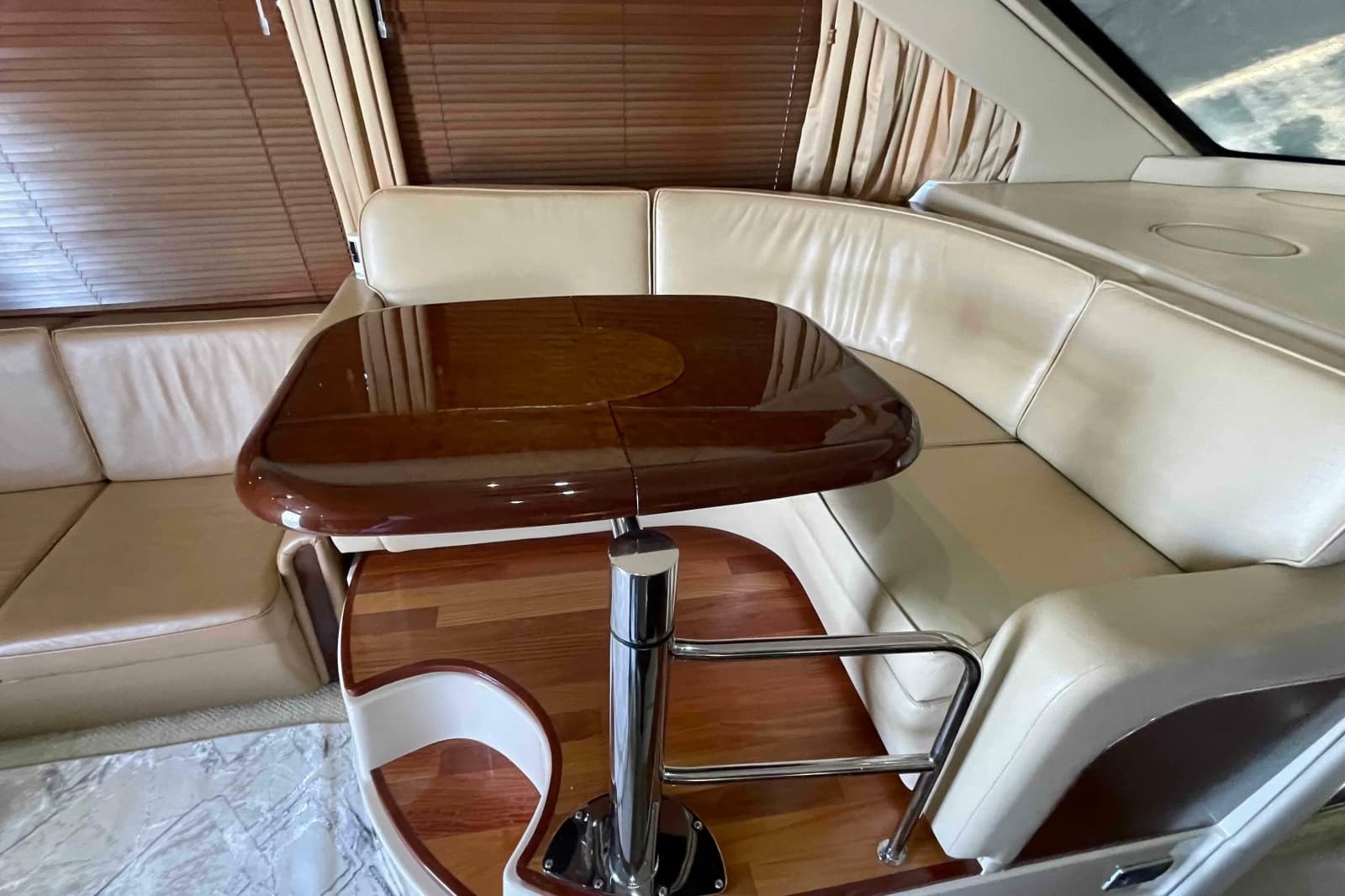 2005 Sea Ray 420 Sedan Bridge