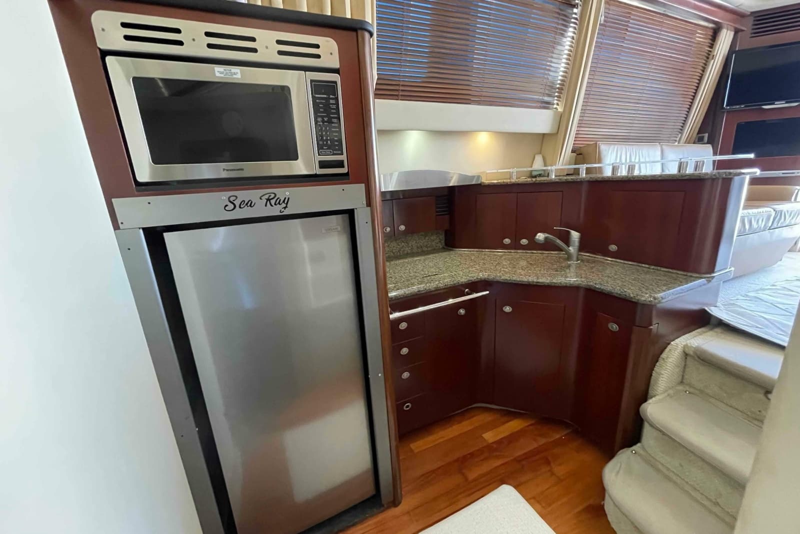 2005 Sea Ray 420 Sedan Bridge