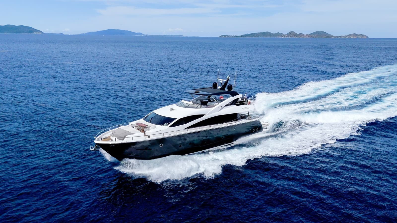 2017 Sunseeker 86 Yacht