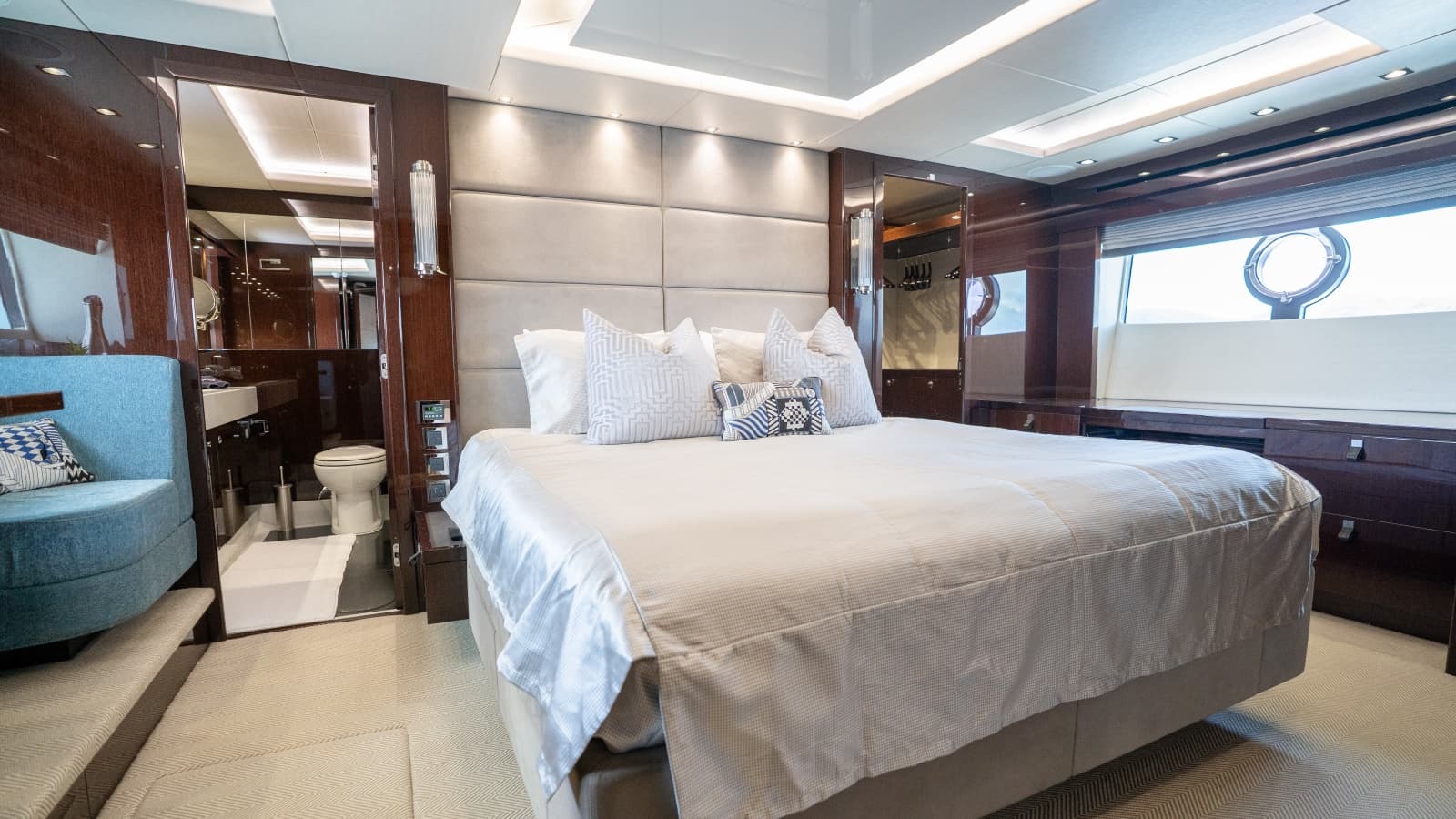 2017 Sunseeker 86 Yacht