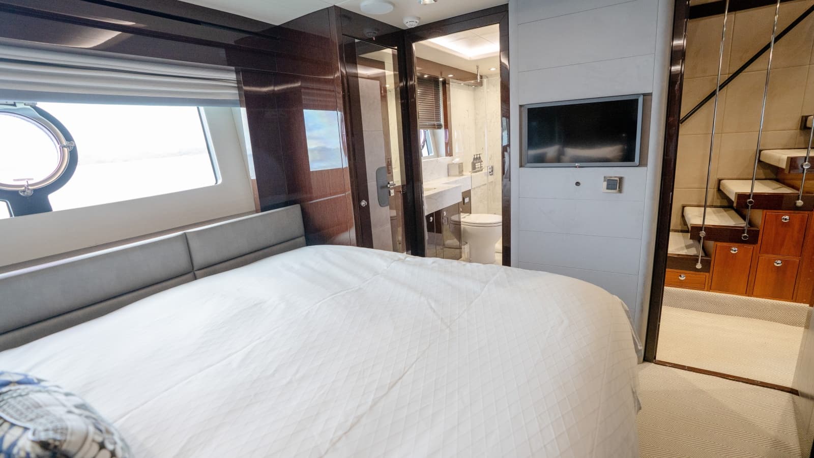 2017 Sunseeker 86 Yacht