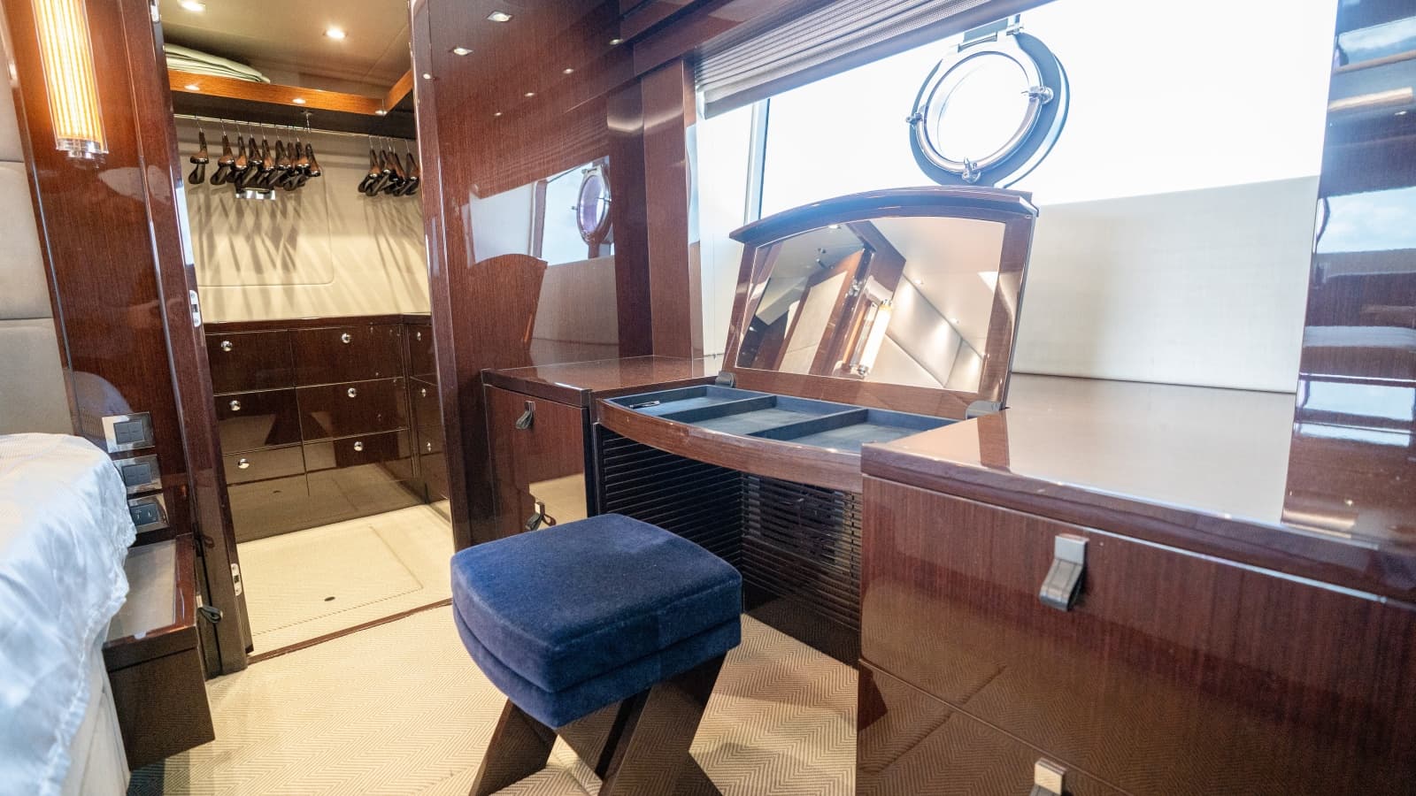 2017 Sunseeker 86 Yacht