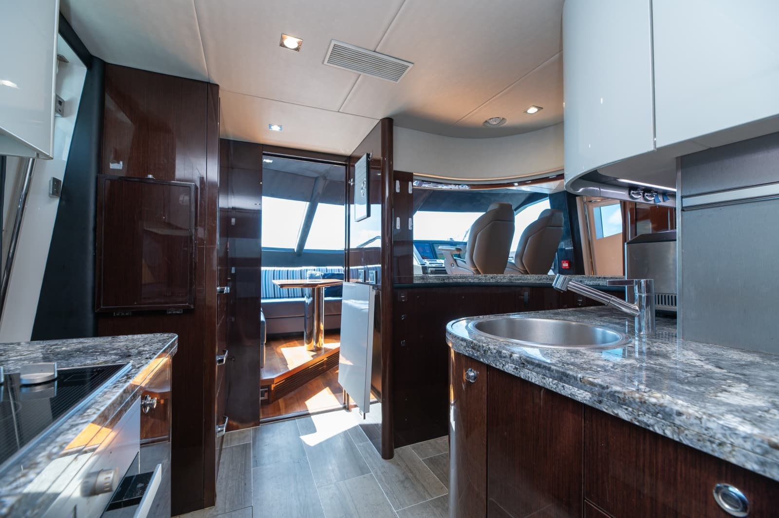 2017 Sunseeker 86 Yacht