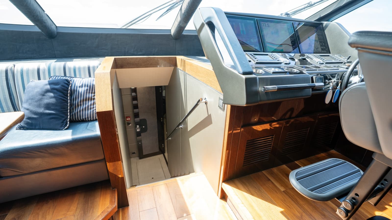 2017 Sunseeker 86 Yacht