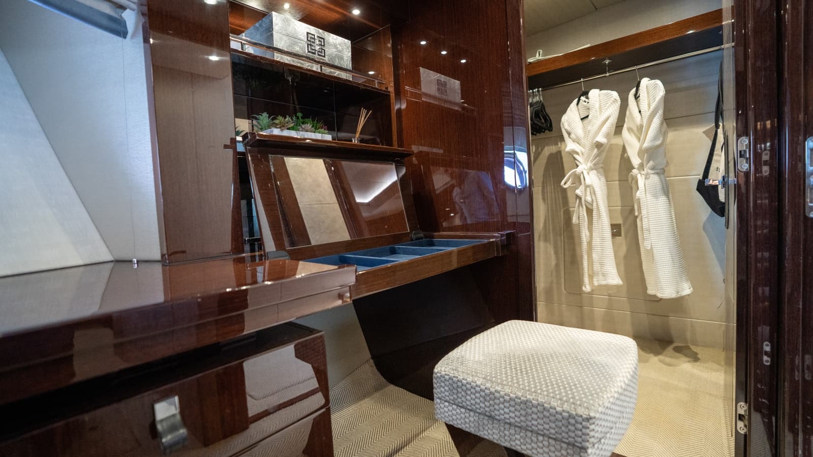 2017 Sunseeker 86 Yacht