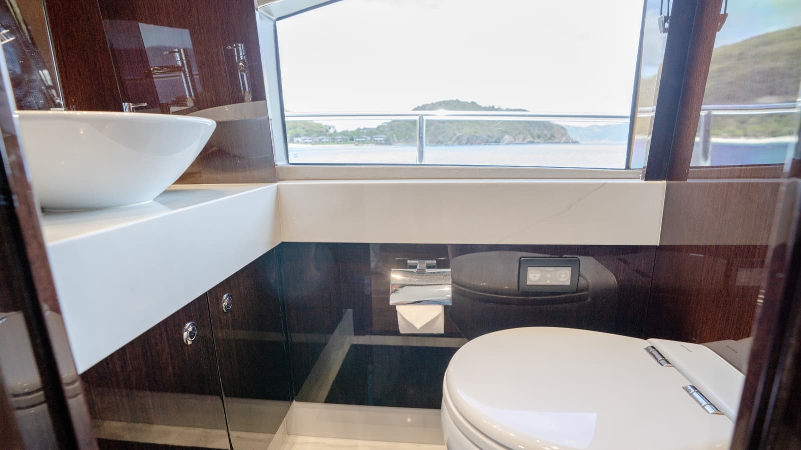 2017 Sunseeker 86 Yacht