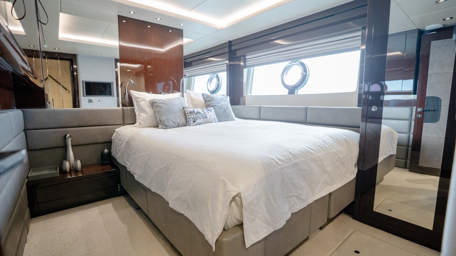 2017 Sunseeker 86 Yacht
