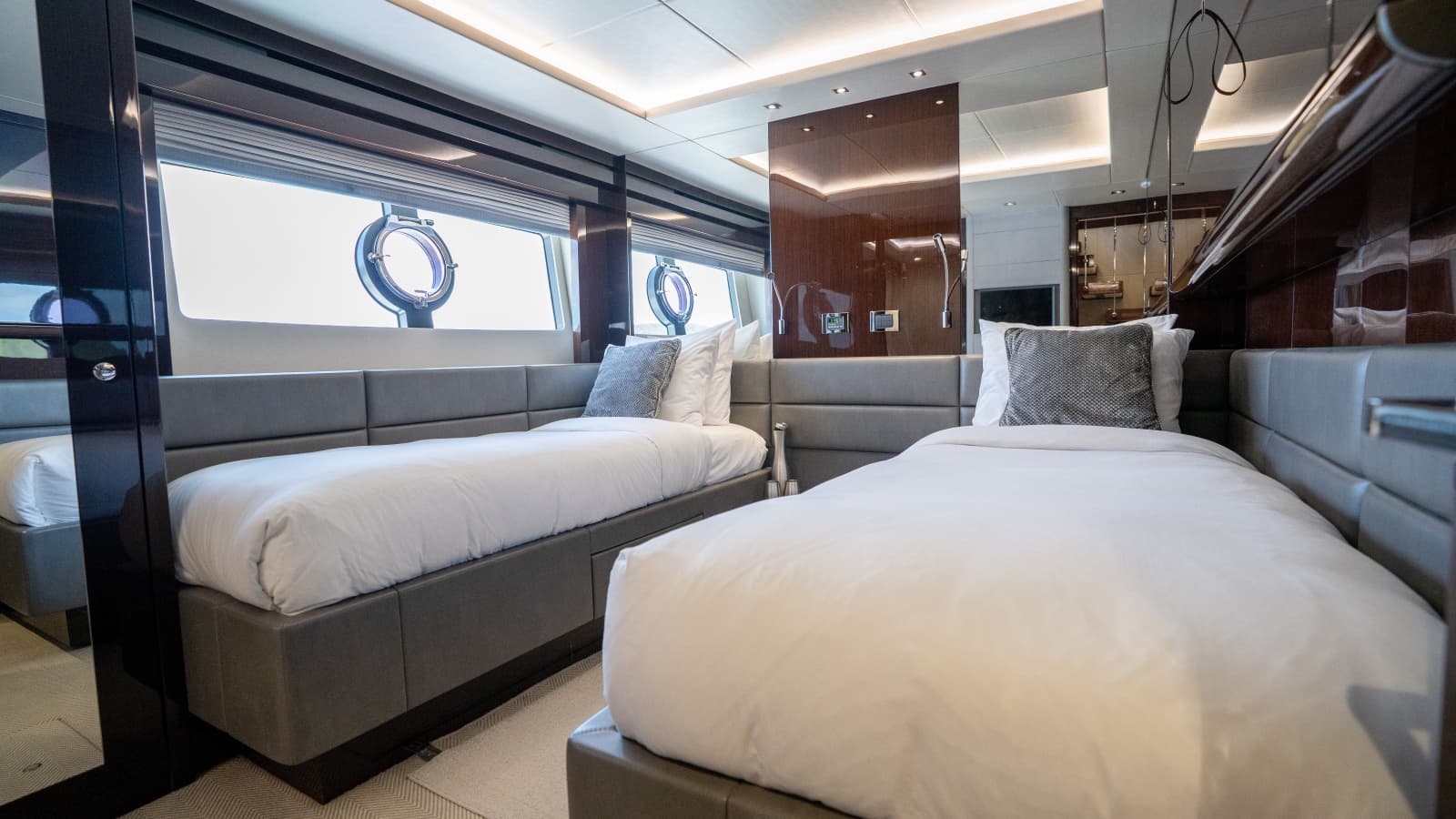 2017 Sunseeker 86 Yacht
