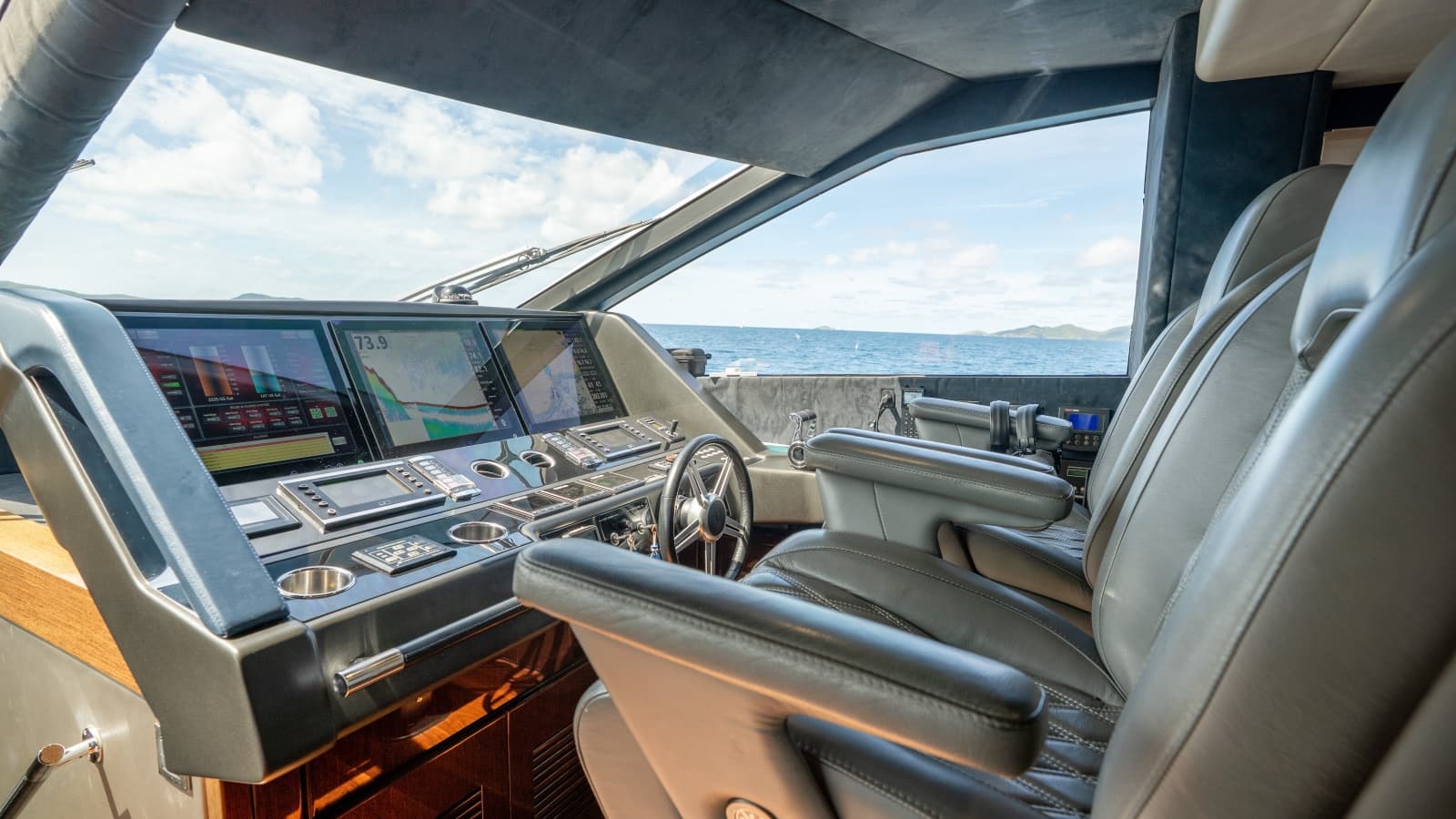 2017 Sunseeker 86 Yacht