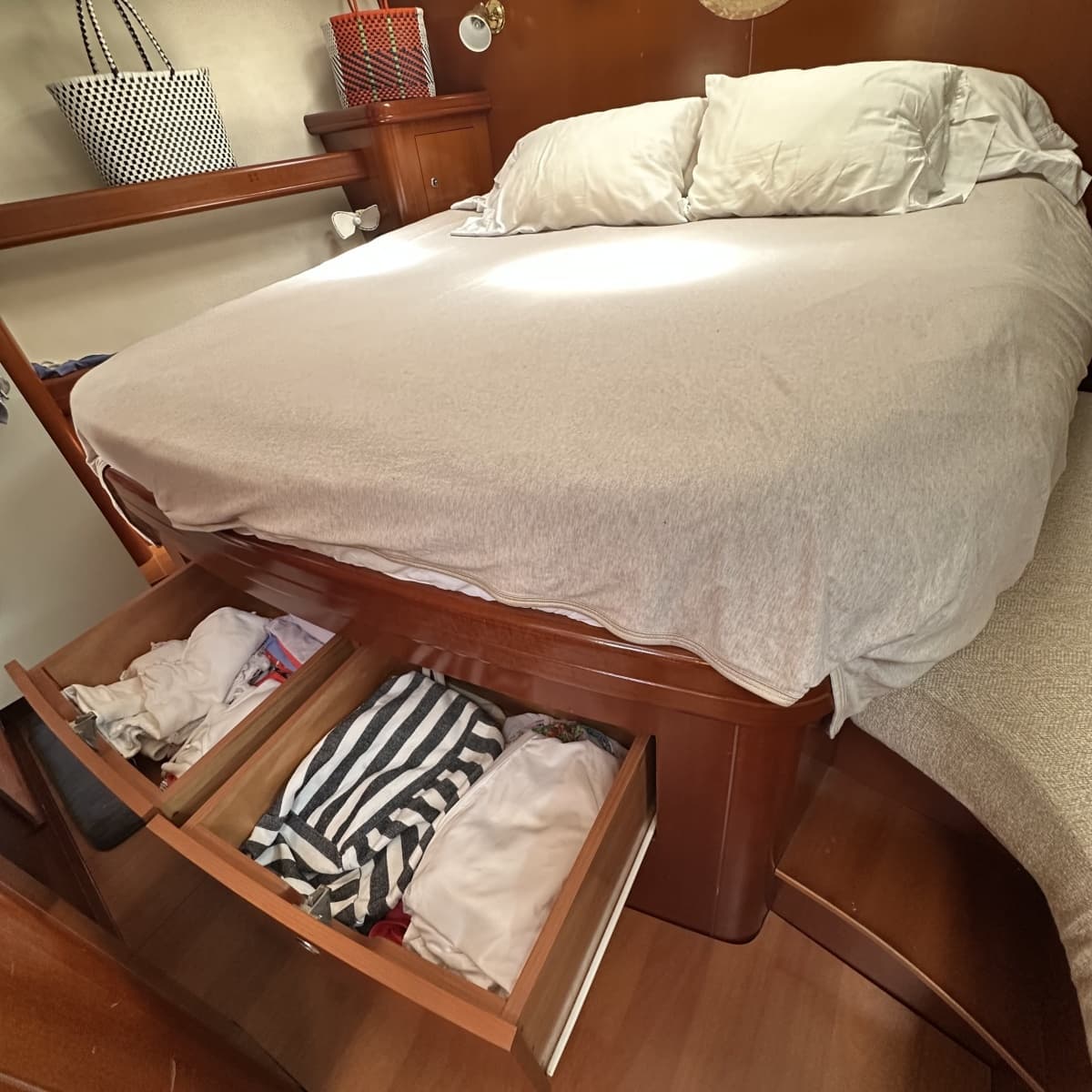 2006 Beneteau 523