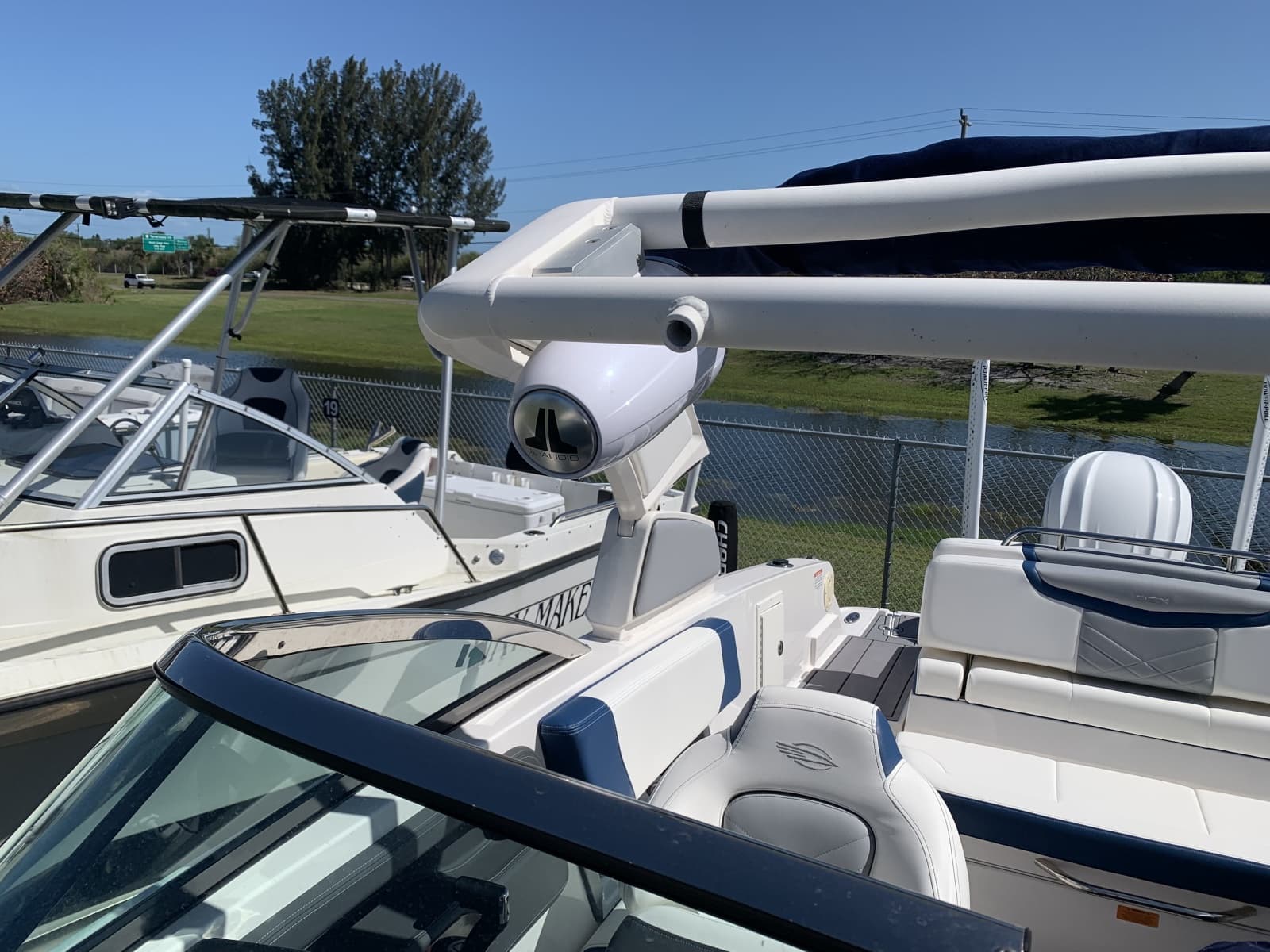 2023 Chaparral 270 OSX