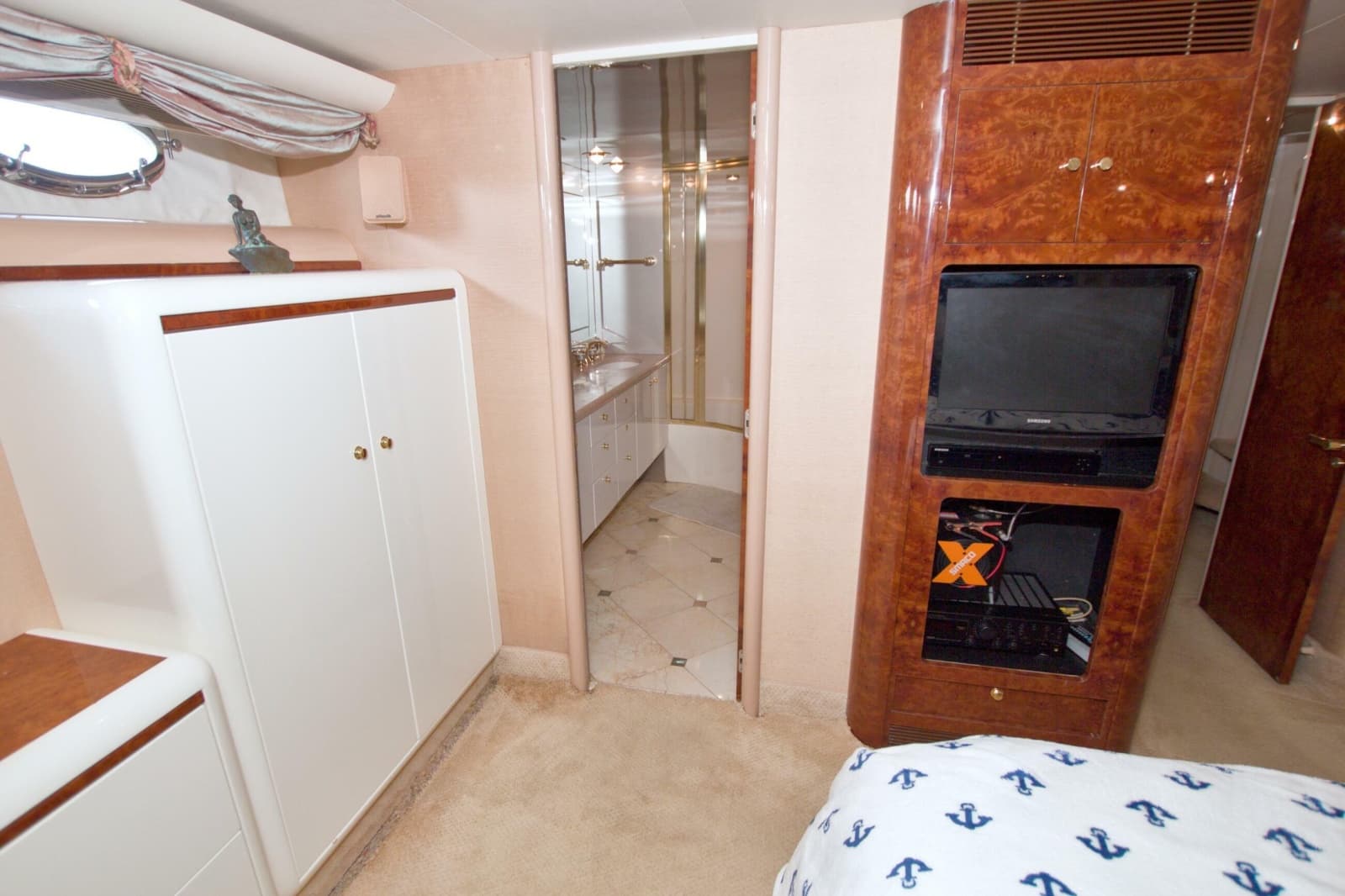 1998 Lazzara Yachts 76 Skylounge Grand Salon